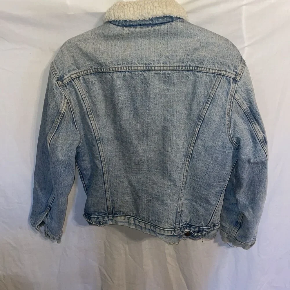 Vintage Levi’s Men’s Fleece Lined Jean Jacket Size 42 U.S. Medium Blue Outdoors